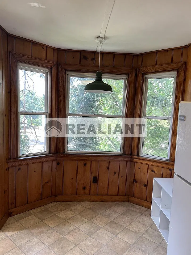 2214 Memorial Pkwy — Photo 4