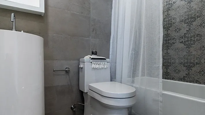 Rented by Nooklyn NYC LLC | media 19