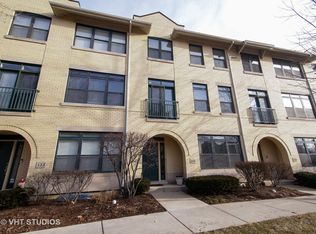 131 Whistler Rd, Highland Park, IL 60035
