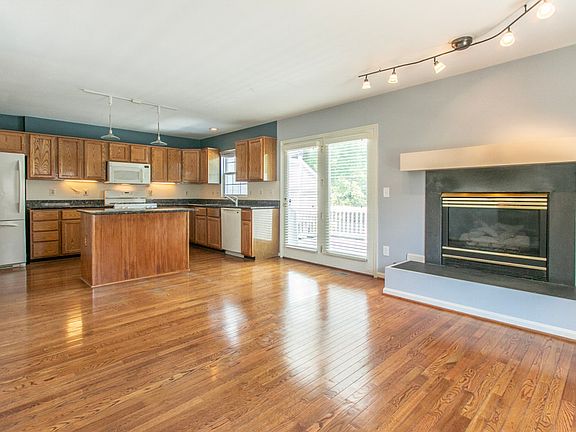 3rd image of 2719 Earls Ct