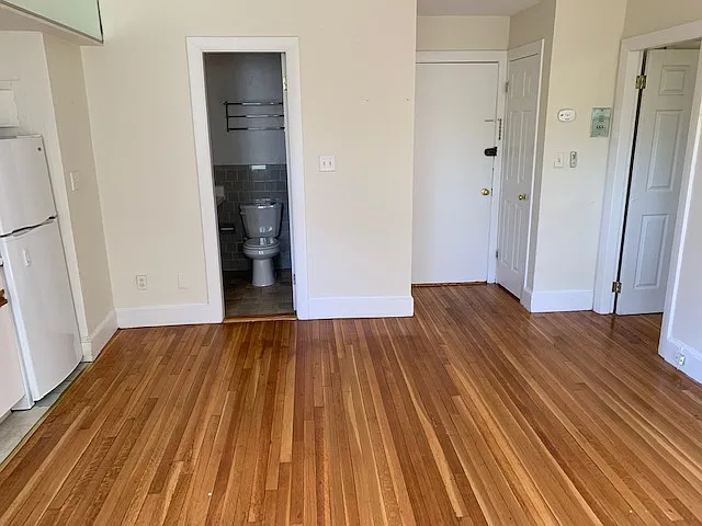 Studio, $2,300 — Photo 2