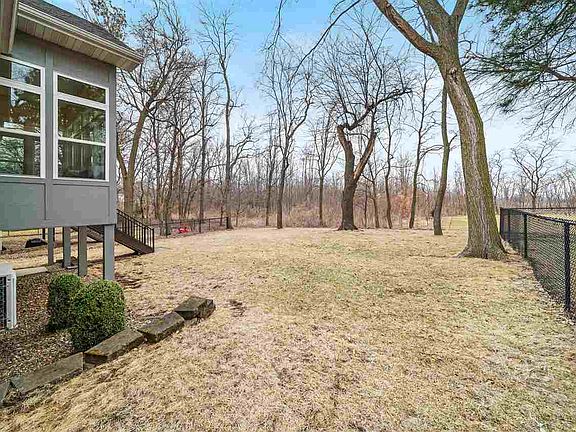 4th image of 2238 Dempster Dr