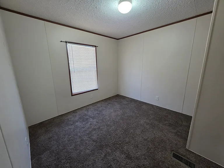 108 Ashford Dr — Photo 6