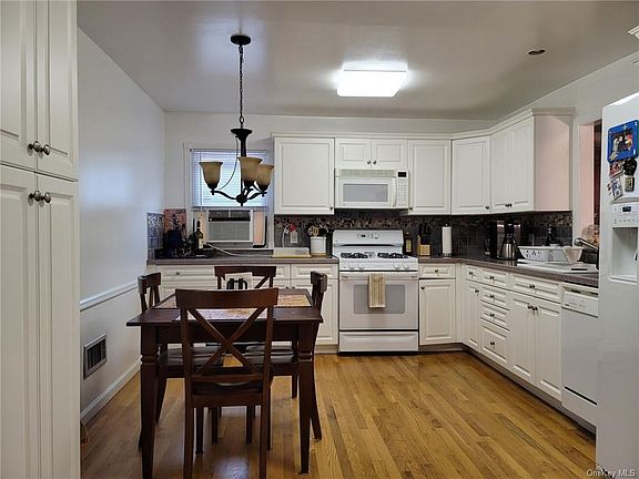 4th image of 539 N Wagner Ave Floor 2