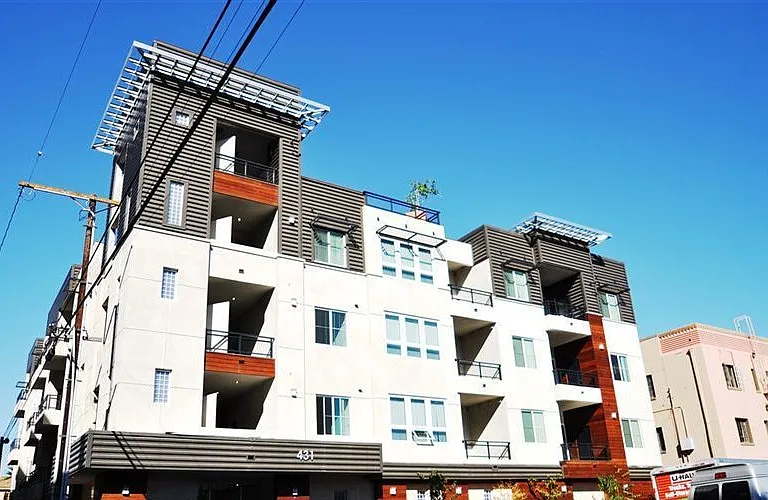 Bella Mare 6th street — Photo 2