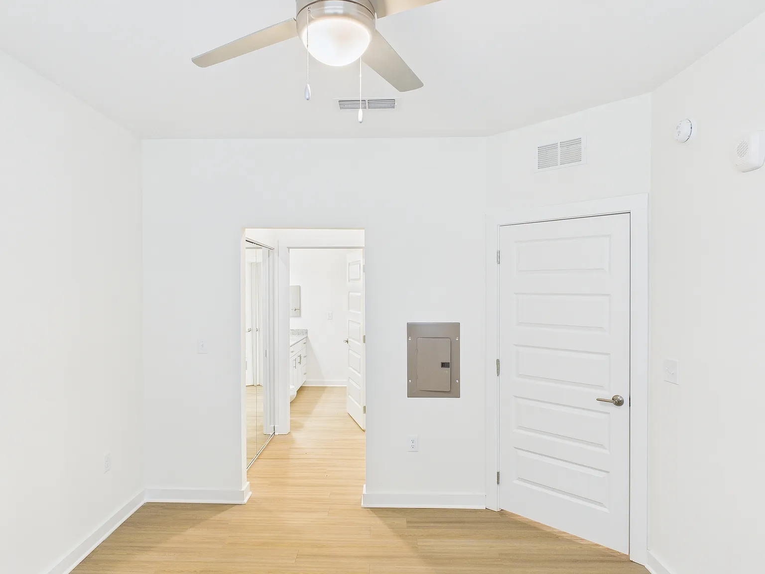 1 bed, 596 sqft, $1,509 — Photo 4
