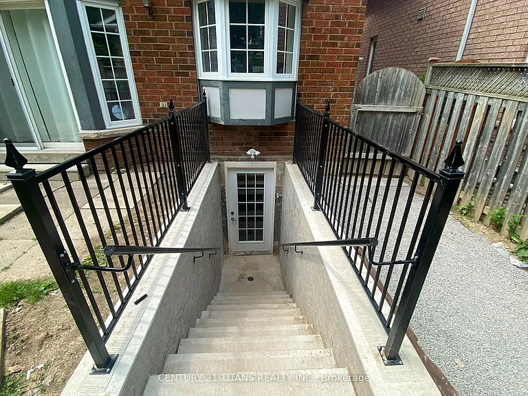 165 Elizabeth St #BASEMENT — Photo 2