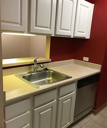 4th image of 75 Kristin Cir #115