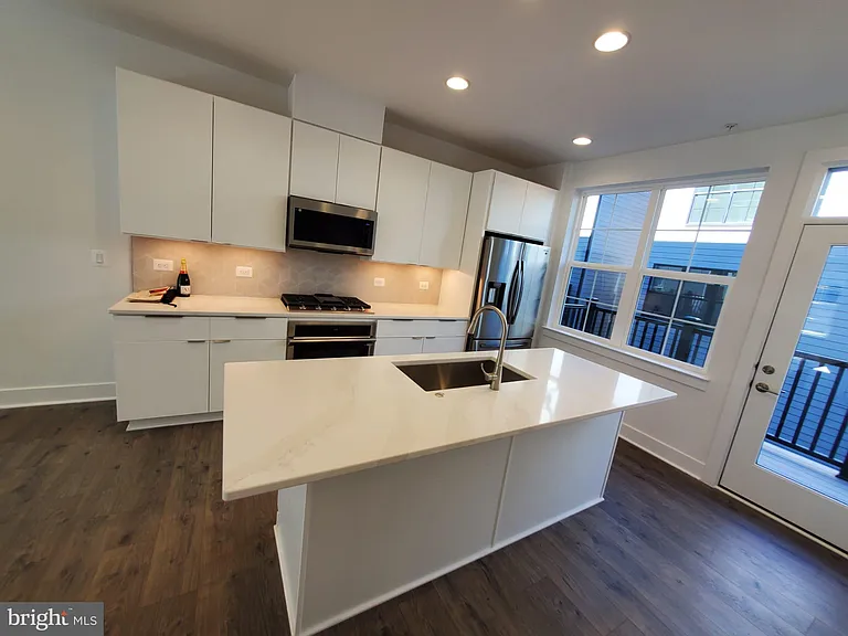 1882 Michael Faraday Dr — Photo 10