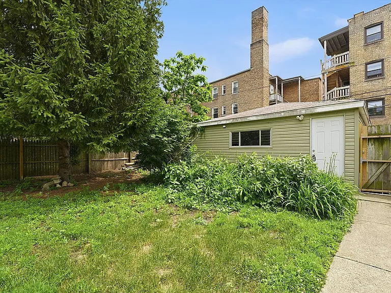 1915 W Lunt Ave #2 — Photo 22
