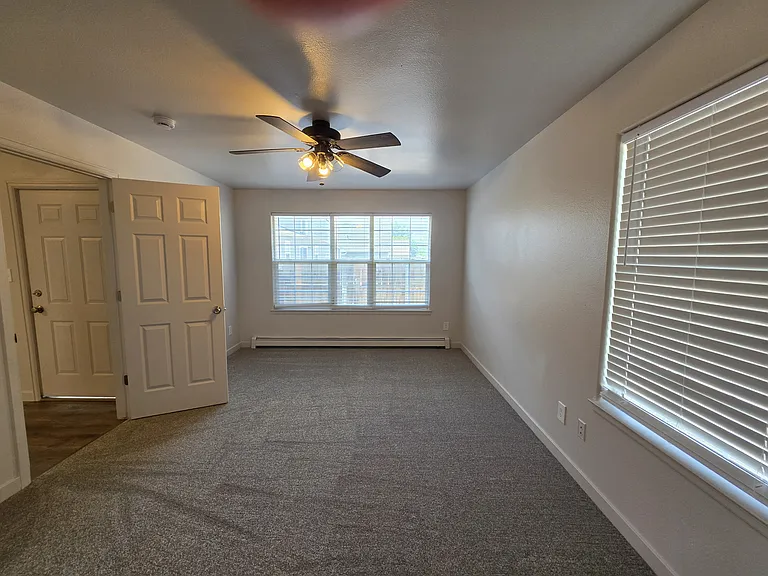 2984 Emerald Cir — Photo 4