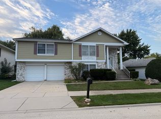 122 Hamilton Pl, Vernon Hills, IL 60061