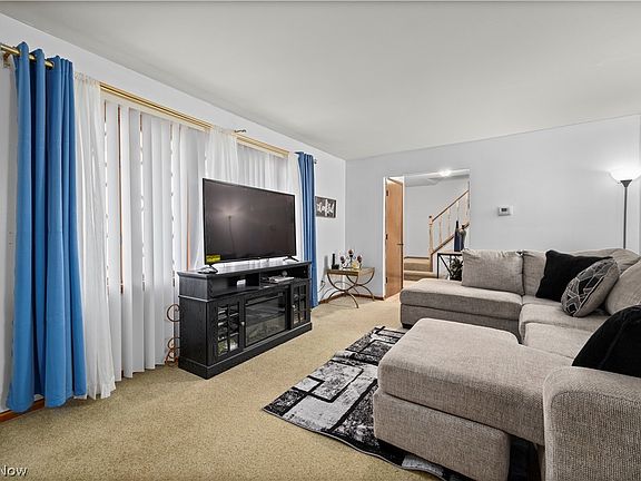 5th image of 117 Woodview Dr