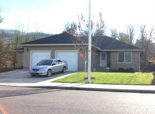 2387 SE Waldon Ave, Roseburg, OR 97470