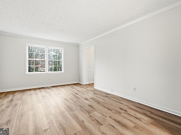 5th image of 2950 Flintrock Way