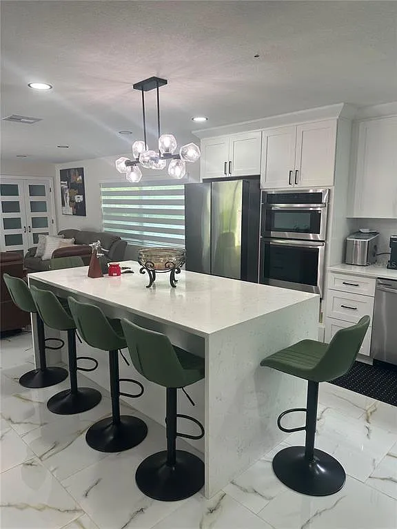 3 bed, 2.0 bath, 1488 sqft, $2,300 — Photo 3