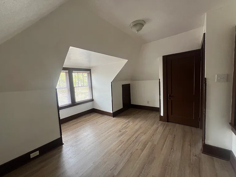 320 Zara St #2 — Photo 11