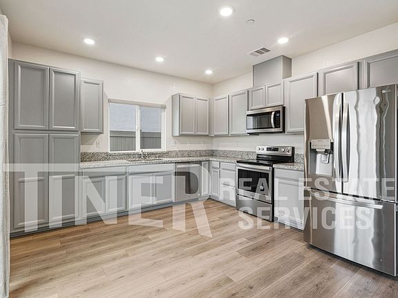 4th image of 3867 Roseparke Way