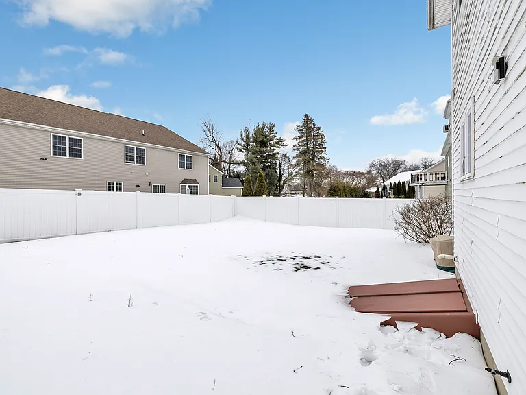 240 Highland Ave — Photo 20