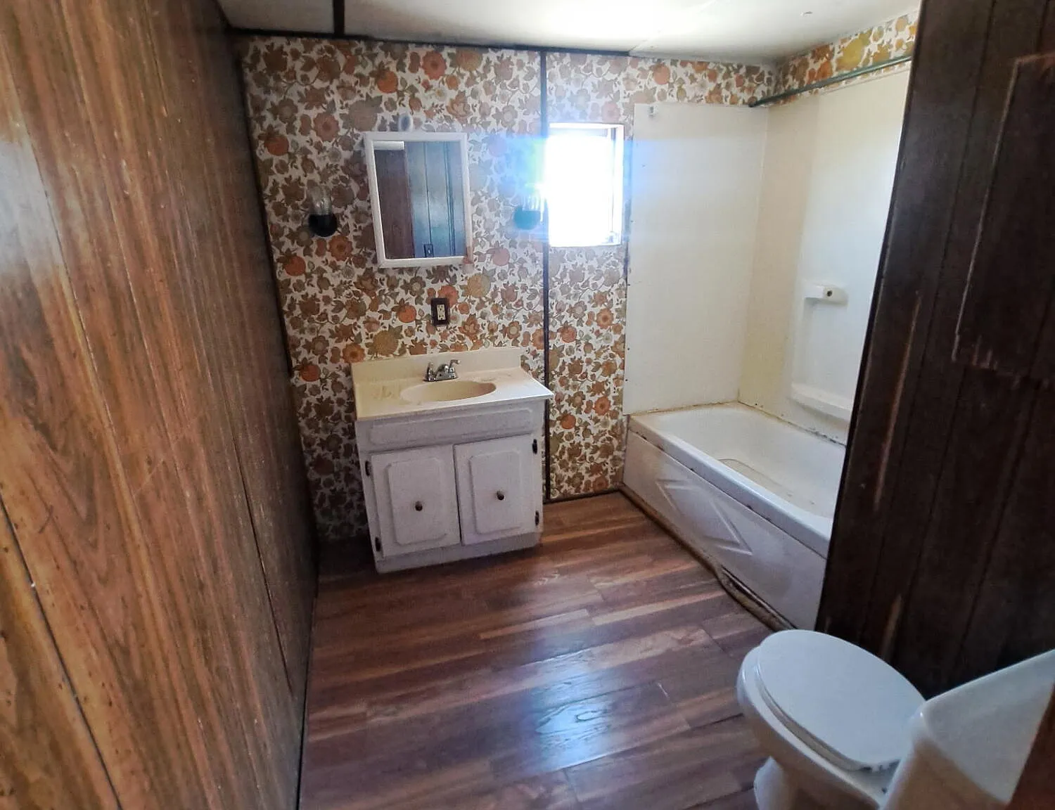 2 bed, 1.0 bath, 700 sqft, $700 — Photo 2
