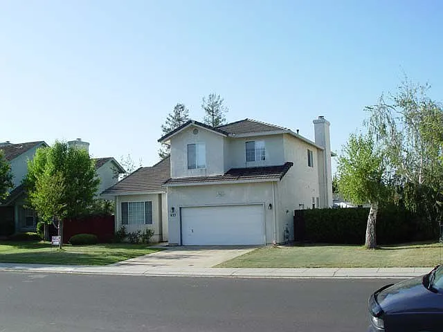 633 Sunrise Pl photo 1