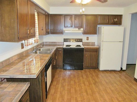 2nd image of 7410 Pinehurst Ct