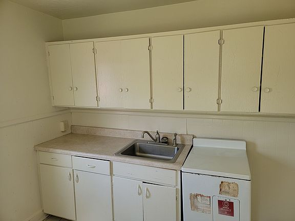 4th image of 1803 10th St