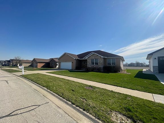 3rd image of 440 Edgebrook Dr