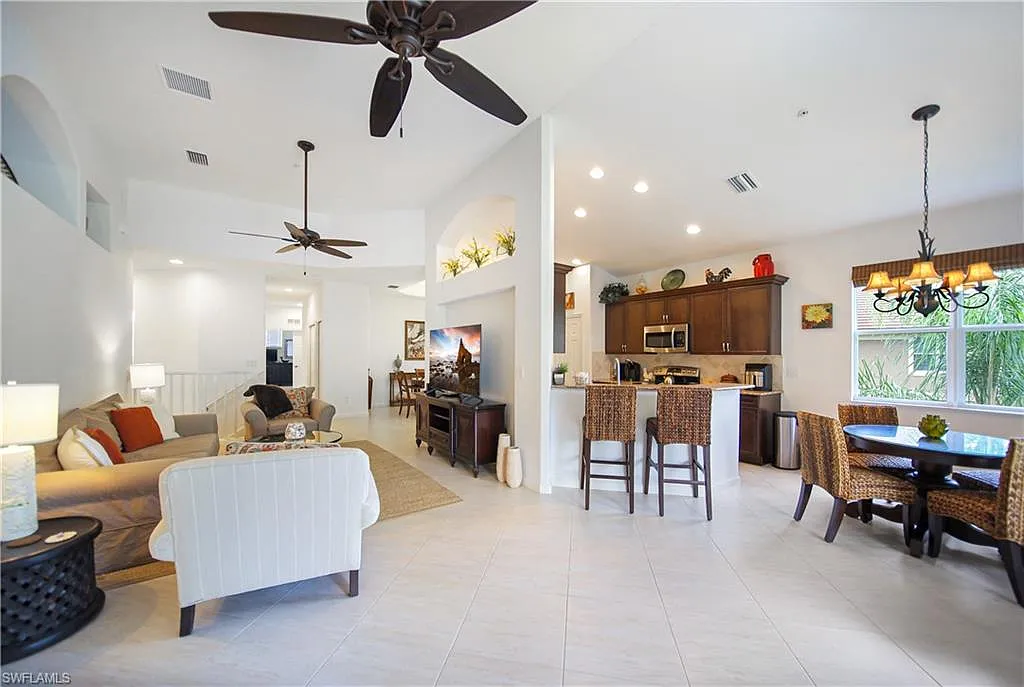 3 bed, 2.0 bath, 2040 sqft, $8,000 — Photo 4