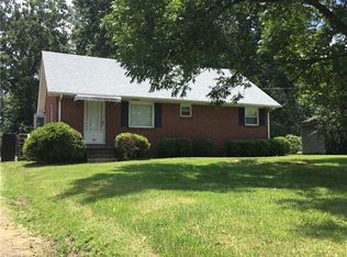 705 Farmwood Dr, Kernersville, NC 27284