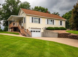 402 Oak Forest Dr, Onalaska, WI 54650