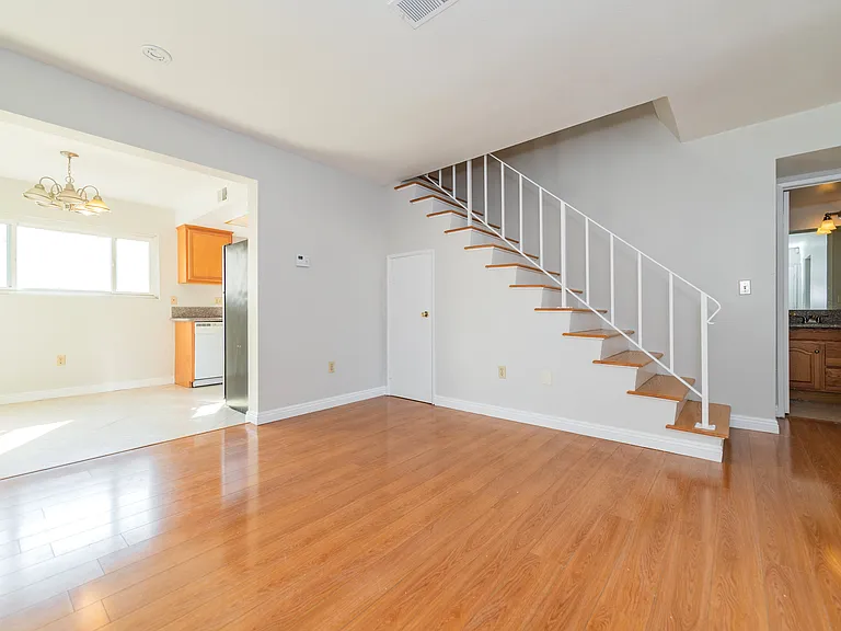 2400 S Ridgewood Dr #3 — Photo 9