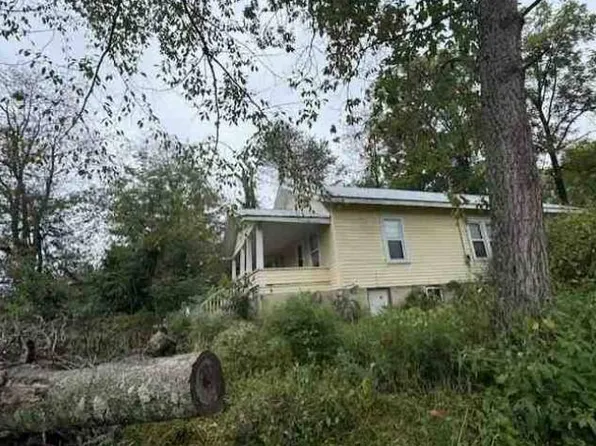 688 SE Main St, Paoli, IN 47454