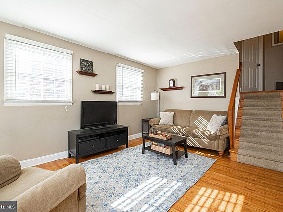4th image of 66 Robarts Dr