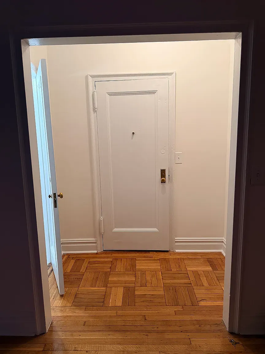 814 West End Avenue — Photo 1
