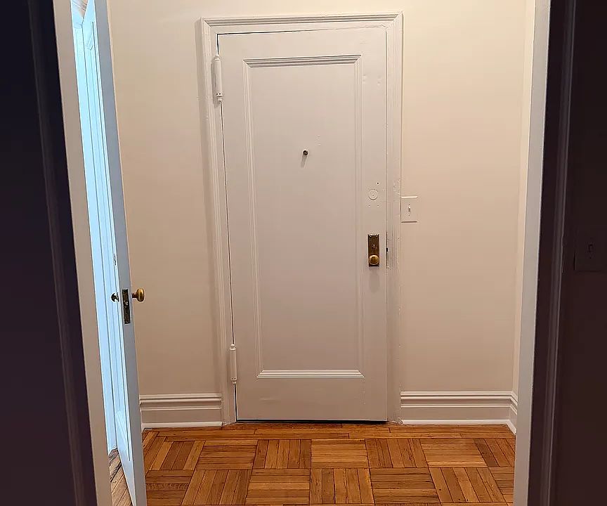 1st image of 814 W End Ave #1B