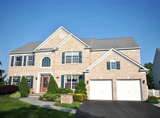 37 Woodstork Dr, Mount Sinai, NY 11766