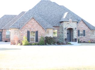 633 E Victoria Ter, Mustang, OK 73064