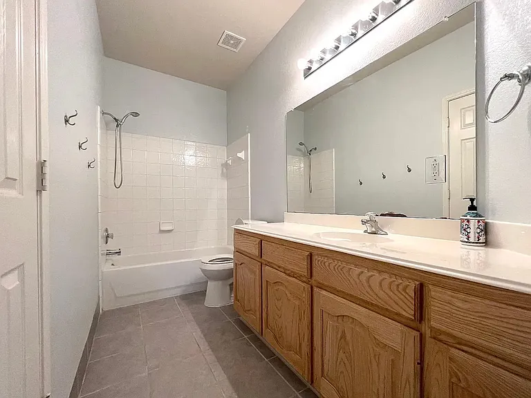 1418 Kingsley Dr — Photo 17
