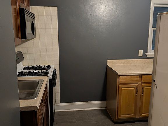2nd image of 364 Lafayette St #364B