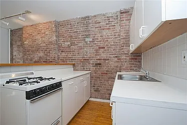 Rented by Space Marketing Shop