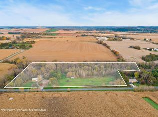 W10652 Shanks Rd, Portage, WI 53901