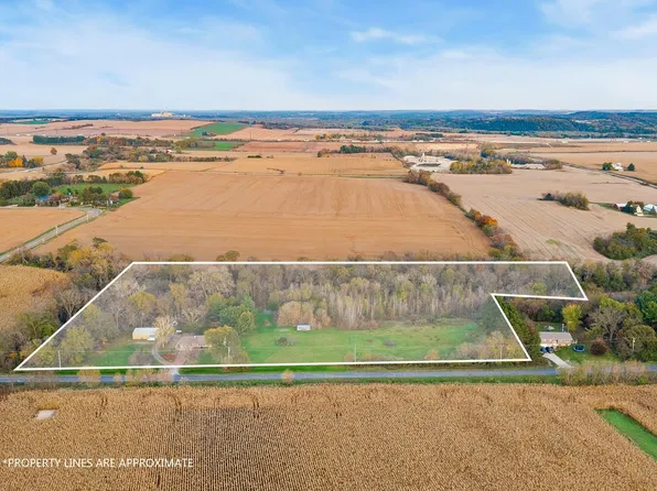 W10652 Shanks Rd, Portage, WI 53901
