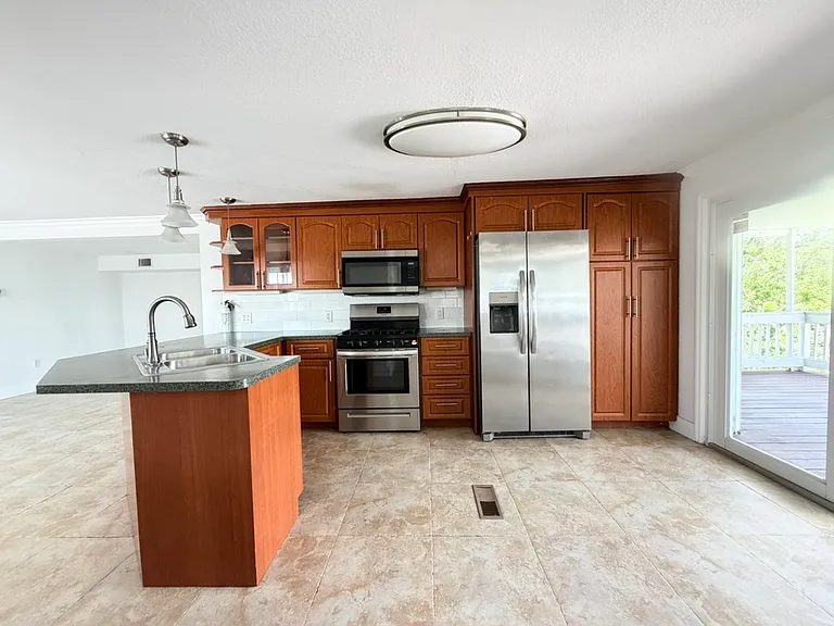 100 Sunset Ln — Photo 5