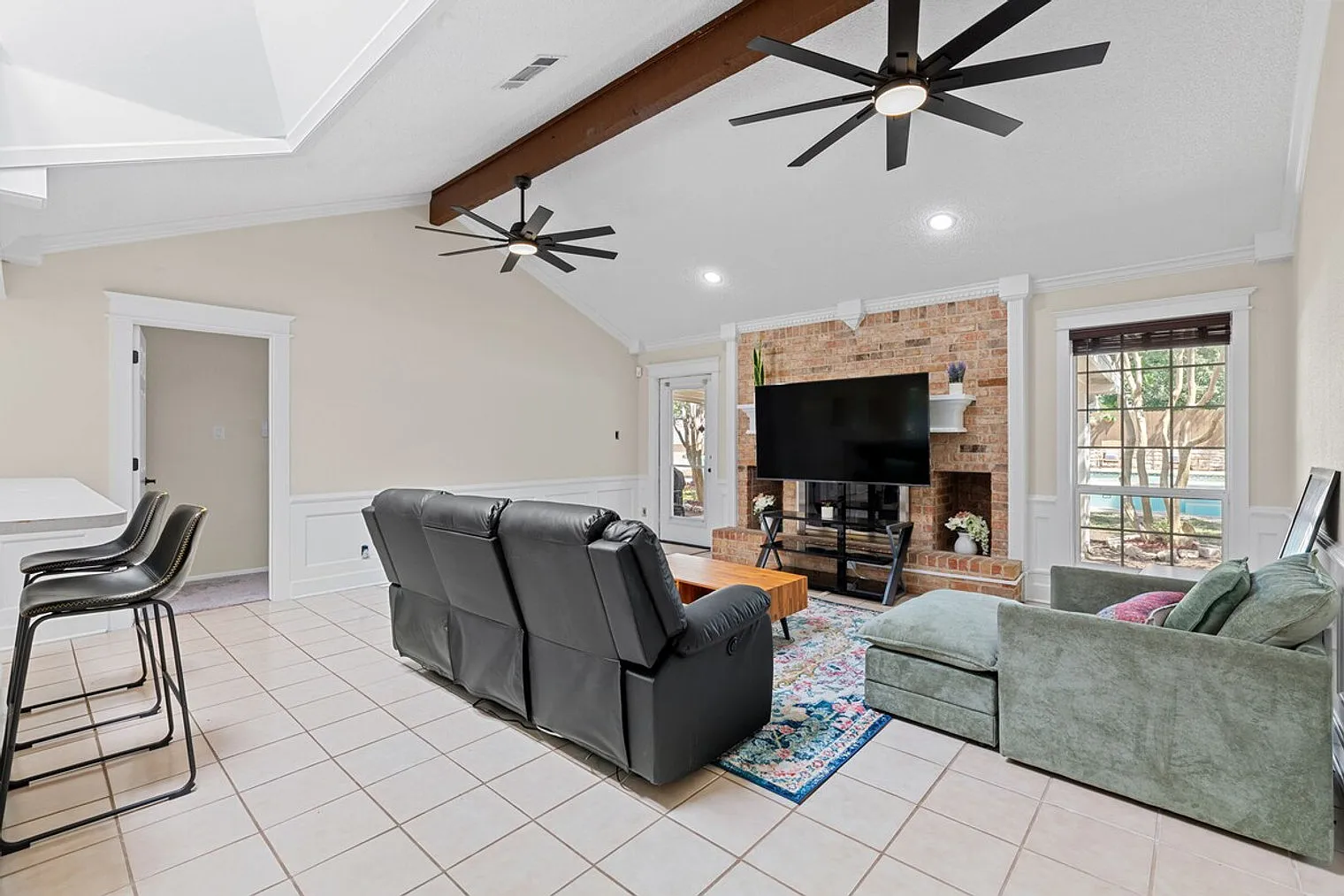 3 bed, 2.0 bath, $7,498 — Photo 4
