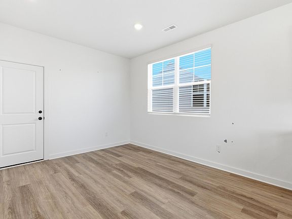 5th image of 876 Gardenview Way