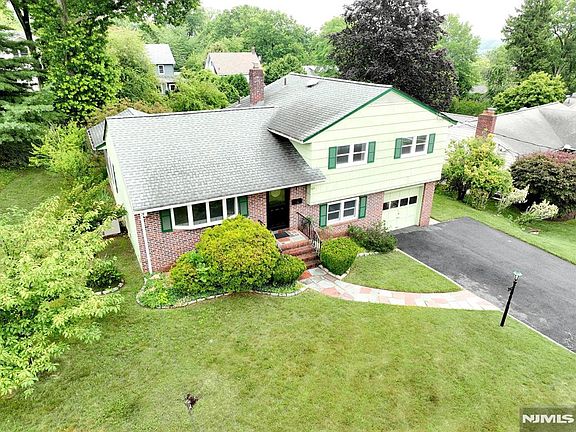 2nd image of 678 Oakley Pl