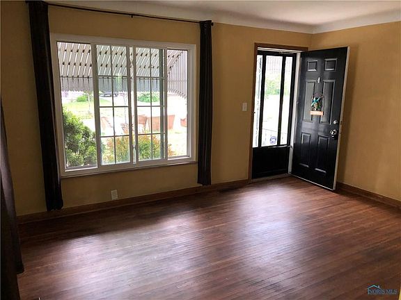 2nd image of 4033 Bowen Rd