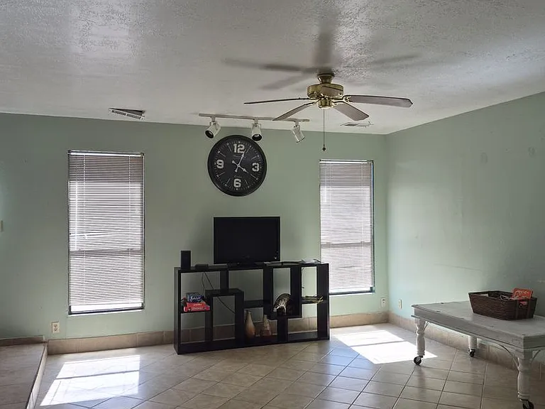 801 Casper Rd SE — Photo 3