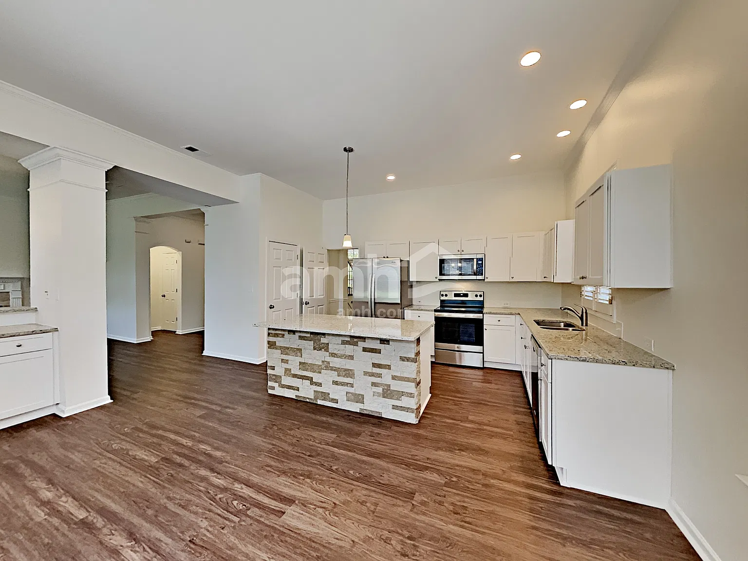 3 bed, 2.5 bath, 2525 sqft, $2,620 — Photo 4